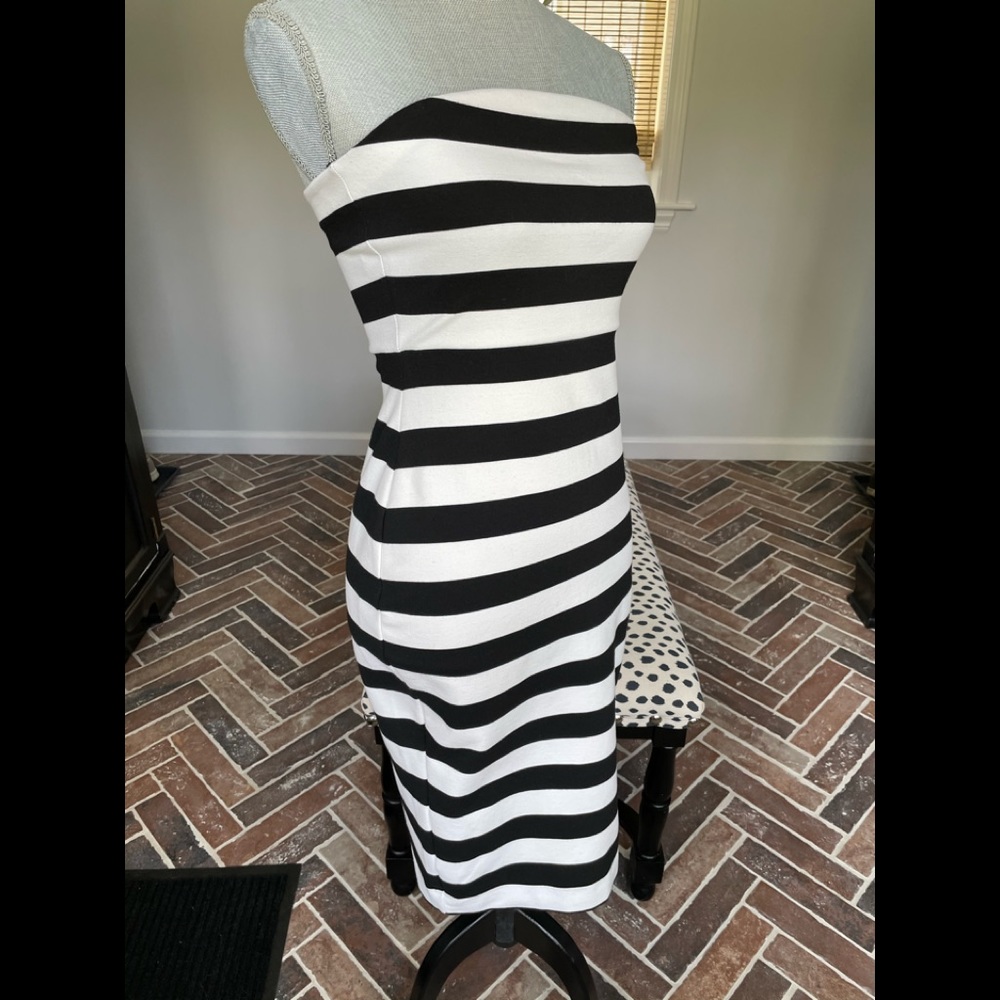 Express Fitted Black and White Striped Dress Size 2!